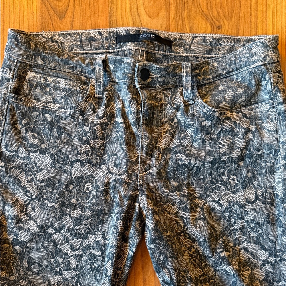 Joe's Jeans Blue Floral Ankle & Cropped